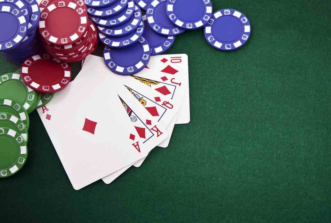 Poker là một trò chơi vô cùng hấp dẫn tại sòng bạc Roxy